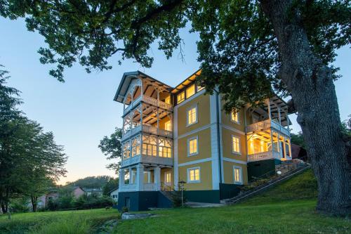 Villa Bella Vista Apartment Blue — 4-Star Luxury Hotel in Poertschach Am Woerthersee, Austria
