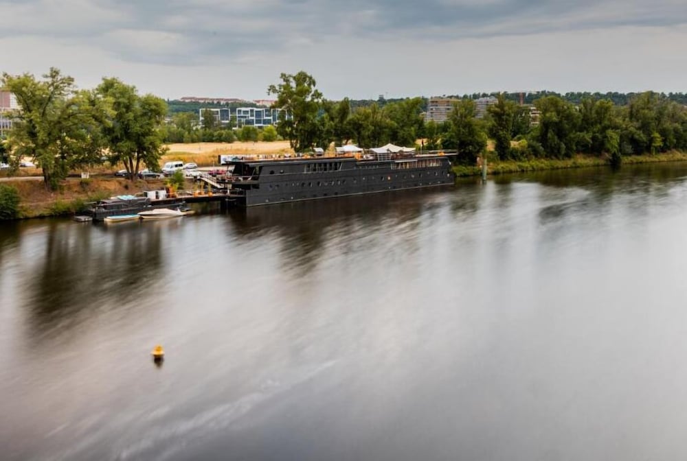 Botel Marina - carbon neutral hotel in Prague