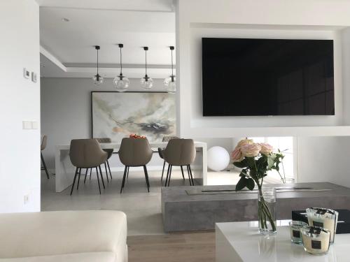 Modern Apartment Puente Romano — 4-Star Luxury Hotel in Marbella, Spain