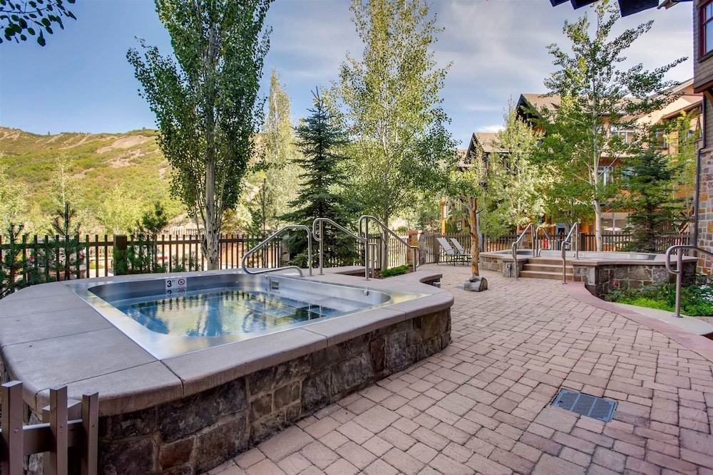 Luxury Ski in Ski out 1 Bedroom Colorado Resort Vacation Rental in the Heart of Snowmass Base Village - photo 14