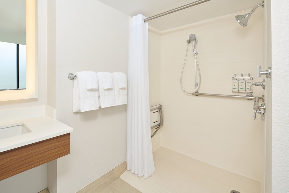 Holiday Inn Express Waikiki by IHG - photo 34