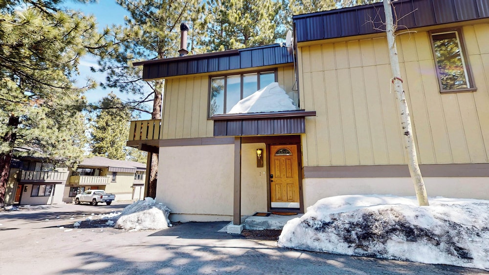 Mountain Chateau Retreat Desirable Resort 4 Bdr - featured photo