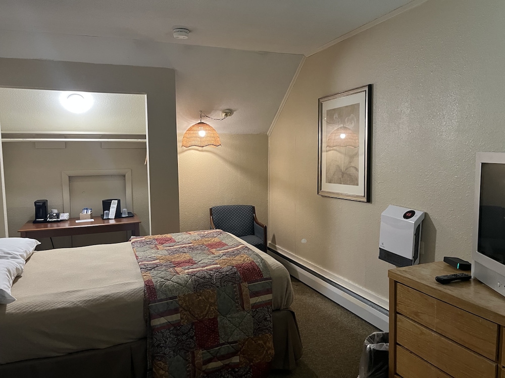 The Upper Pass Lodge at Magic Mountain - photo 9