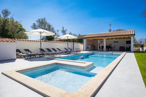 Villa Nola — 4-Star Luxury Hotel in Marcana, Croatia