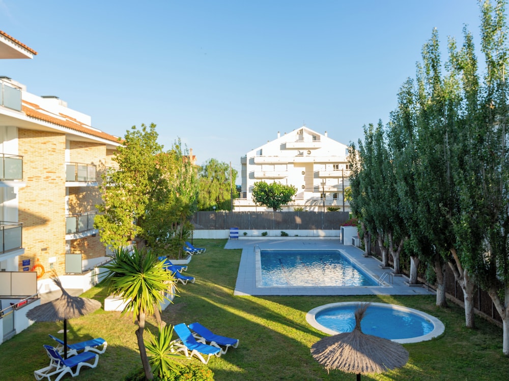 Apartamentos Sunway Apollo — 4-Star Luxury Hotel in Sitges, Spain