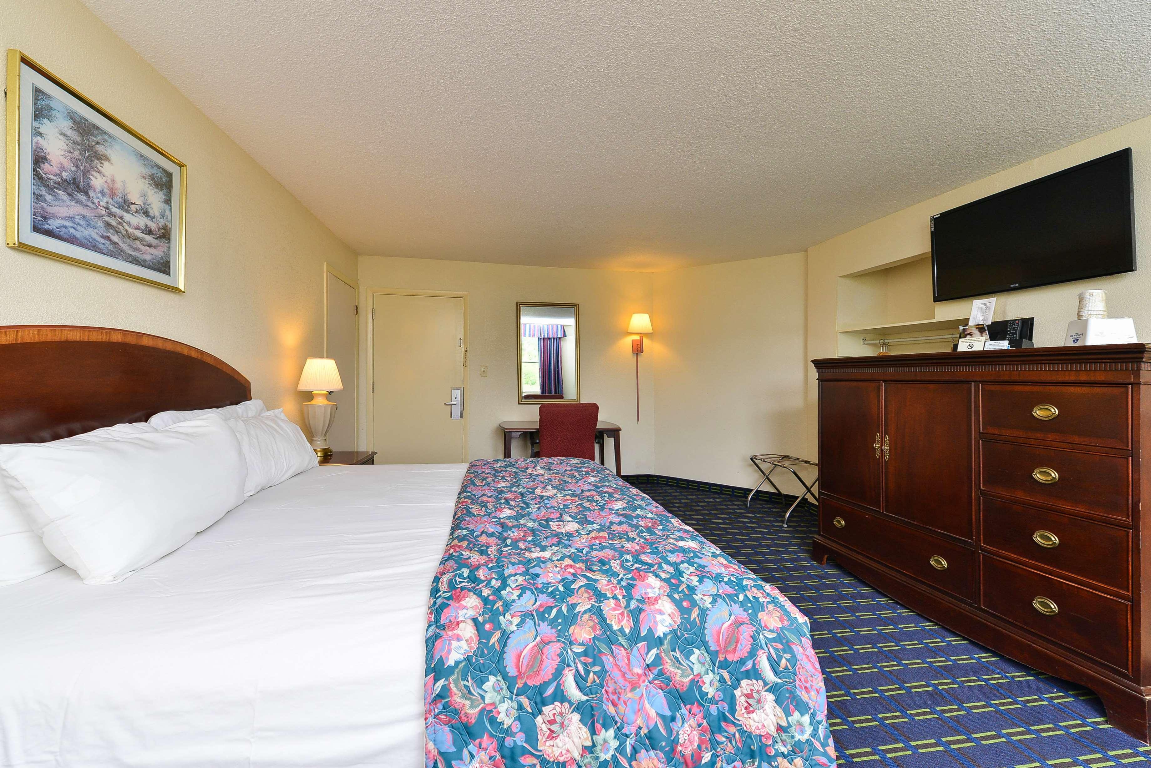 Americas Best Value Inn & Suites South Boston - photo 11