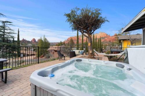 Heart of Uptown Sedona with Epic Views HotTub Trails in Sedona, United States