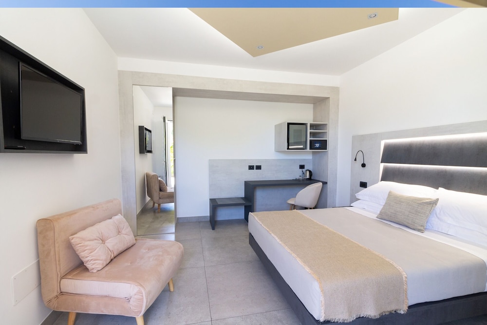 Sound Garden Charming Rooms — 4-Star Luxury Hotel in Melendugno, Italy