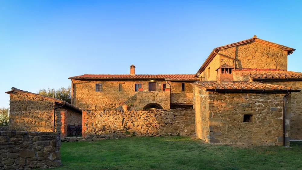 Villa Le Tornaie 14 Emma Villas — 4-Star Luxury Hotel in Monte San Savino, Italy