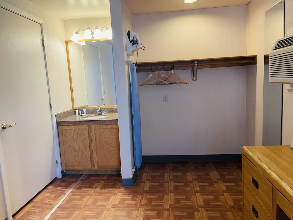 America's Best Value Inn Sandpoint - photo 33