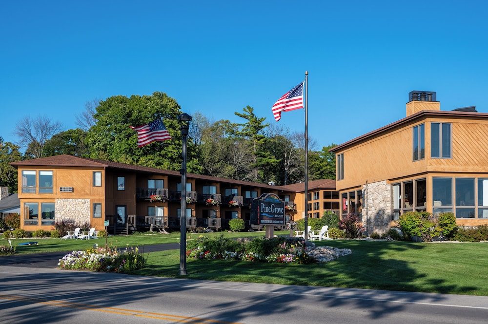 Pine Grove Resort - carbon neutral hotel in Ephraim