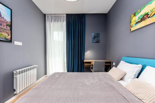 Art inspired Modern Flat near VAKE PARK with WIFI
