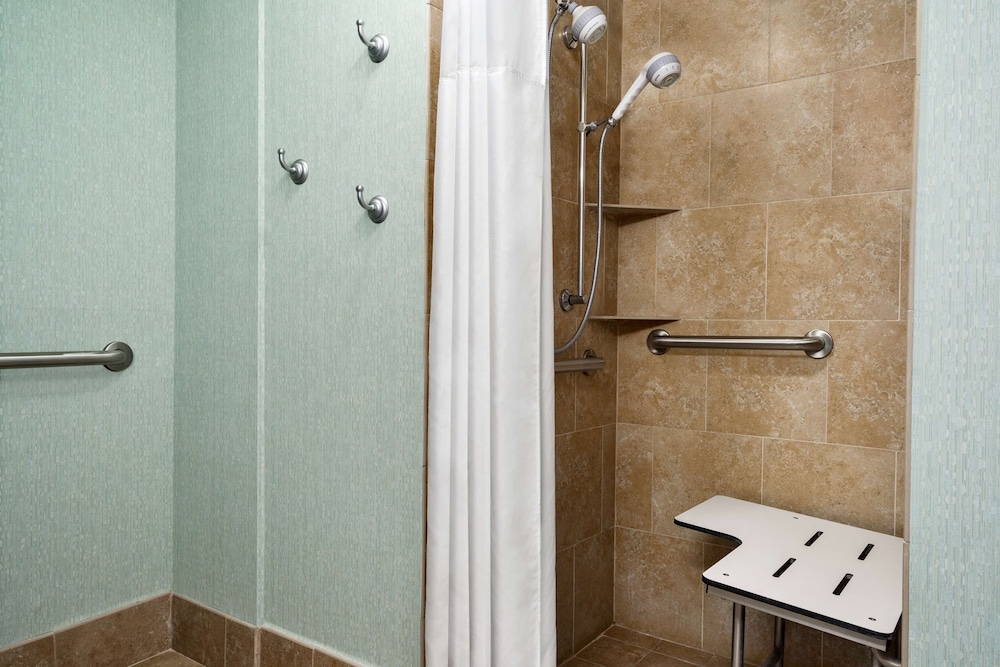 Hampton Inn & Suites Bluffton Sun City - photo 22