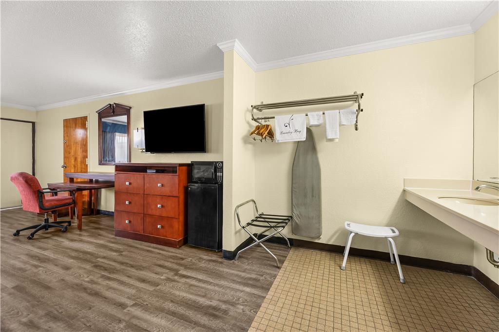 Americas Best Value Inn and Suites Aberdeen - photo 16