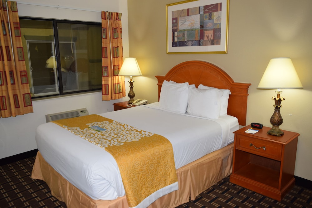 Days Inn by Wyndham Portage Cascade Mountain area - photo 26