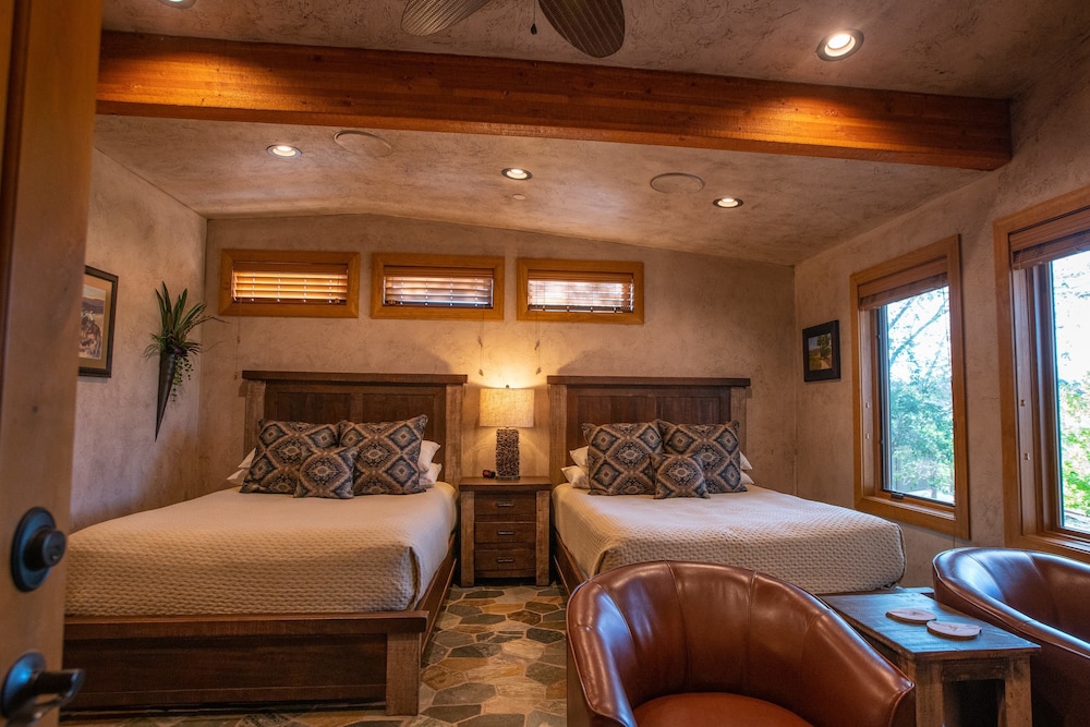 Cougar Ridge Resort LLC - photo 6