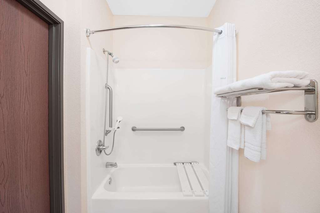 Days Inn by Wyndham Sullivan - photo 4