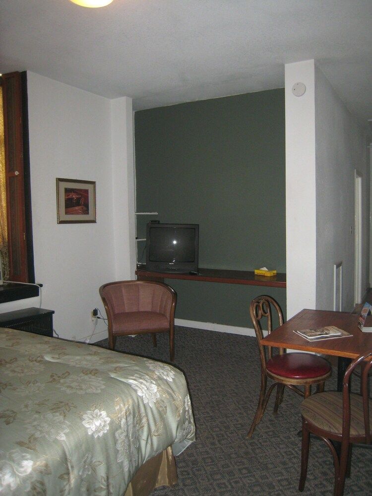 Deadwood Dick's Hotel - photo 3