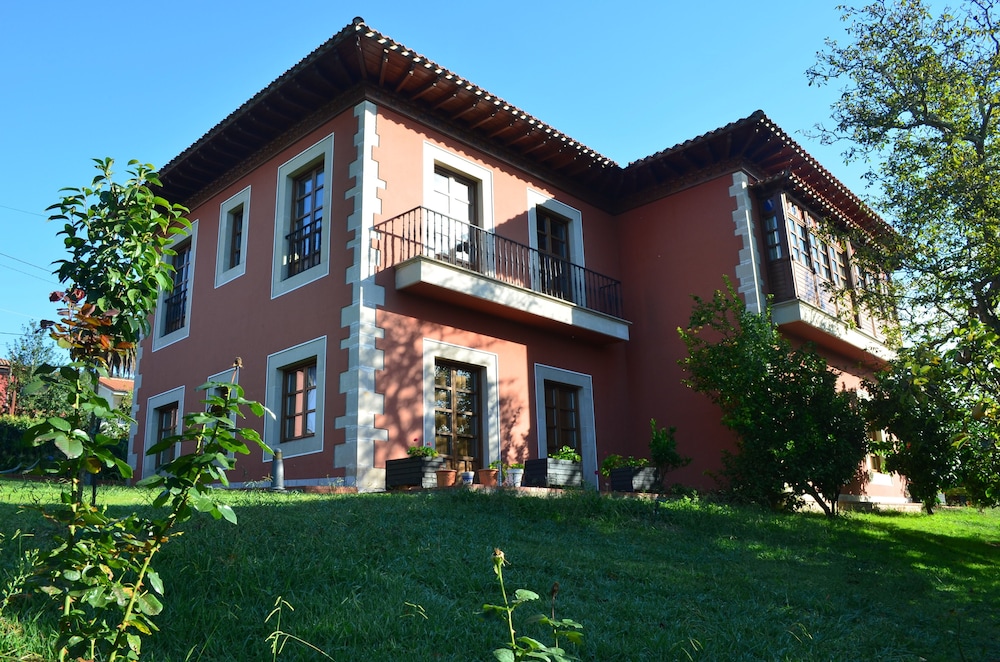 apartamentos y habitaciones Quinta La Espadaña apartamentos y habitaciones Quinta la Espadaña — 4-Star Luxury Hotel in Villaviciosa, Spain