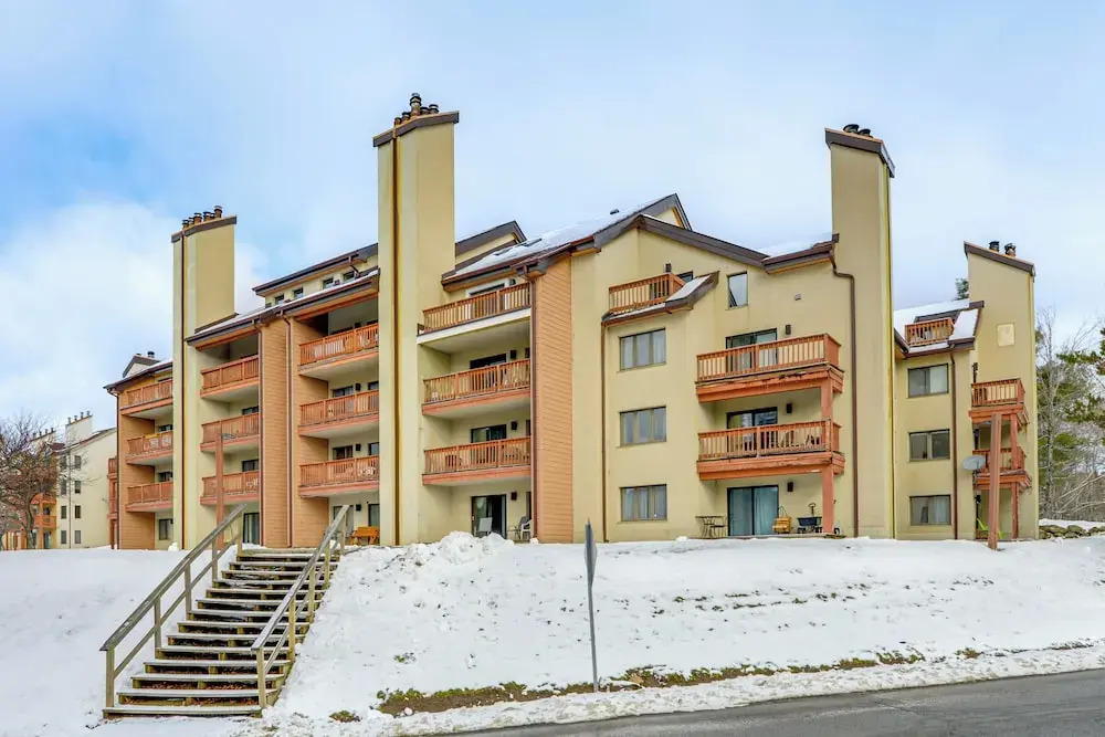 Walk to Mount Snow Resort: Unit w Pool & Hot Tubs - photo 2