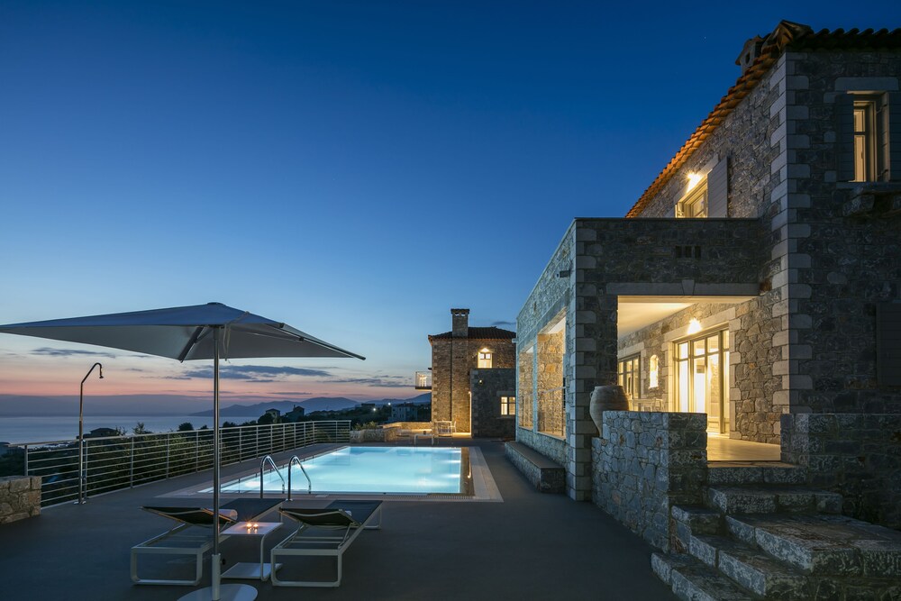 Asanti Villas — 4-Star Luxury Hotel in Kardamyli, Greece