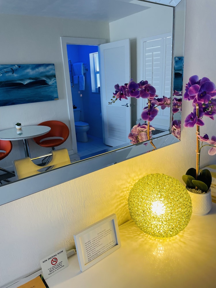 The Salty Mermaid Oceanfront Hotel - photo 6