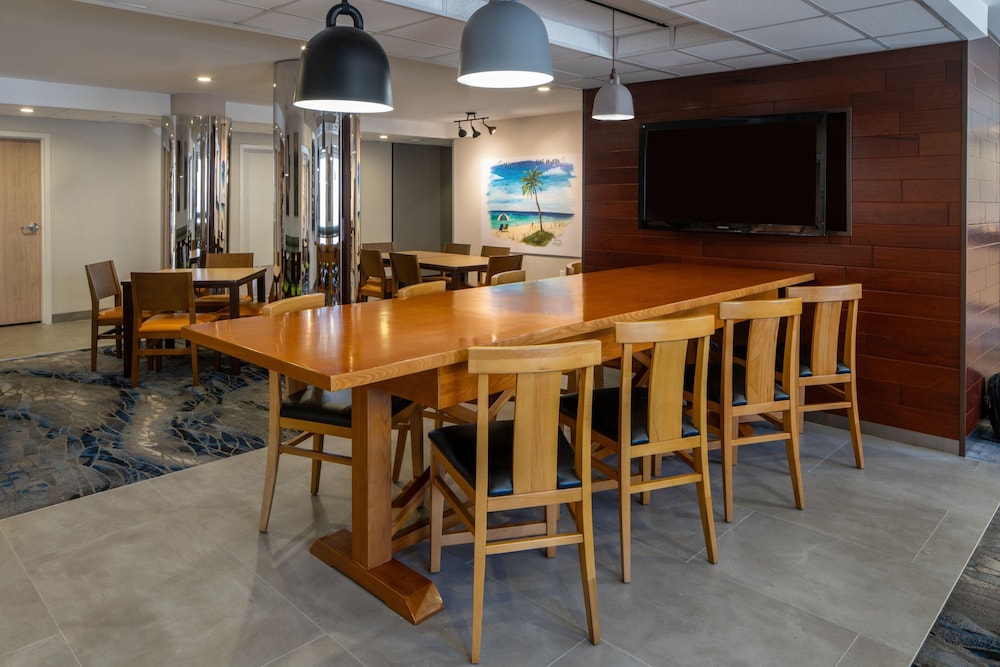 Fairfield Inn & Suites by Marriott Ft. Myers Cape Coral - photo 20