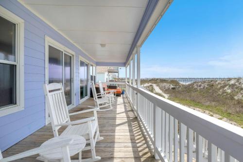 Mead Us At The Pier by Oak Island Accommodations - photo 36