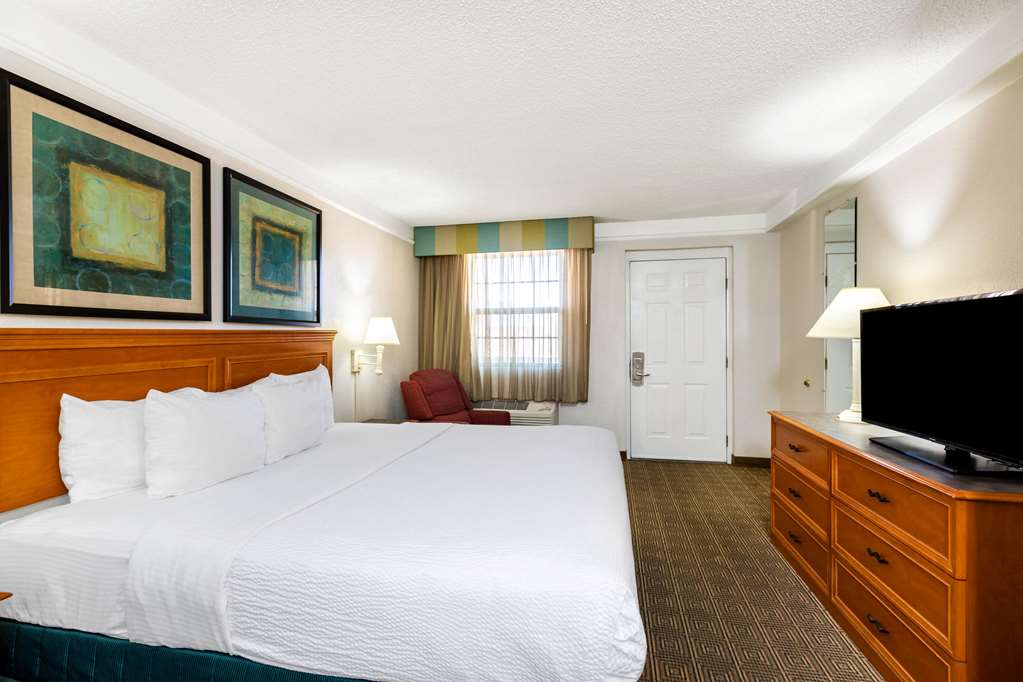 La Quinta Inn by Wyndham El Paso West - photo 10