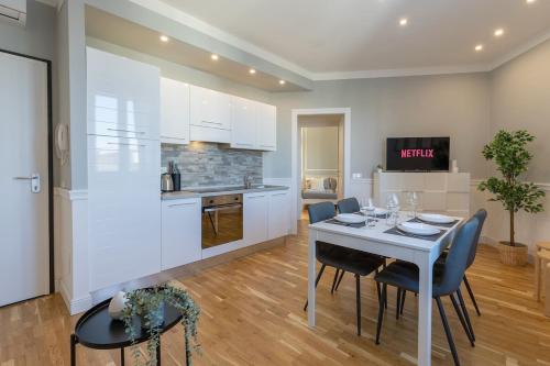 Careggi Rifredi CHIC Apartment Tramvia Parking — 4-Star Luxury Hotel in Florence, Italy