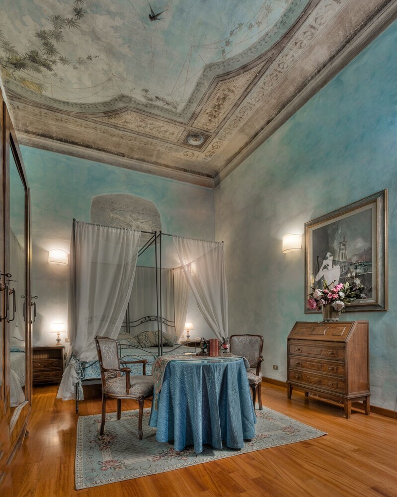 Hotel Palazzo dal Borgo in Florence, Italy