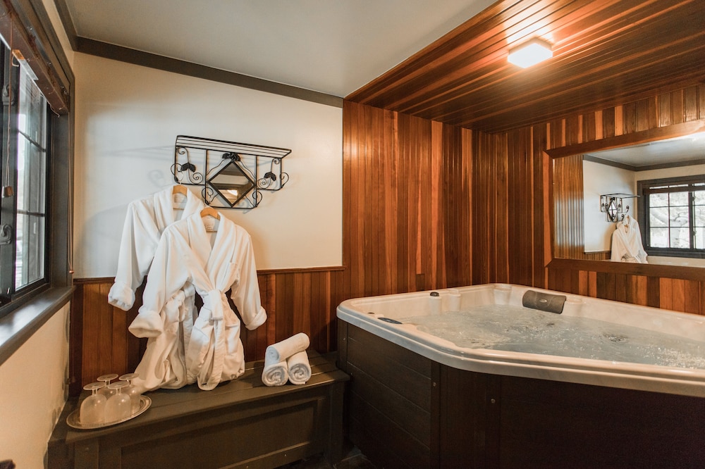 Highland Haven Creekside Inn - photo 110