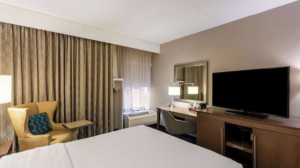 Hampton Inn Bloomington - photo 32