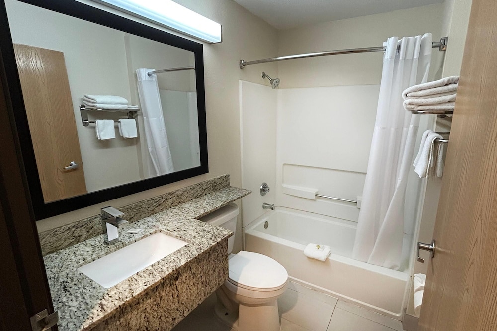 Travelodge by Wyndham Arlington Dallas Area - photo 25
