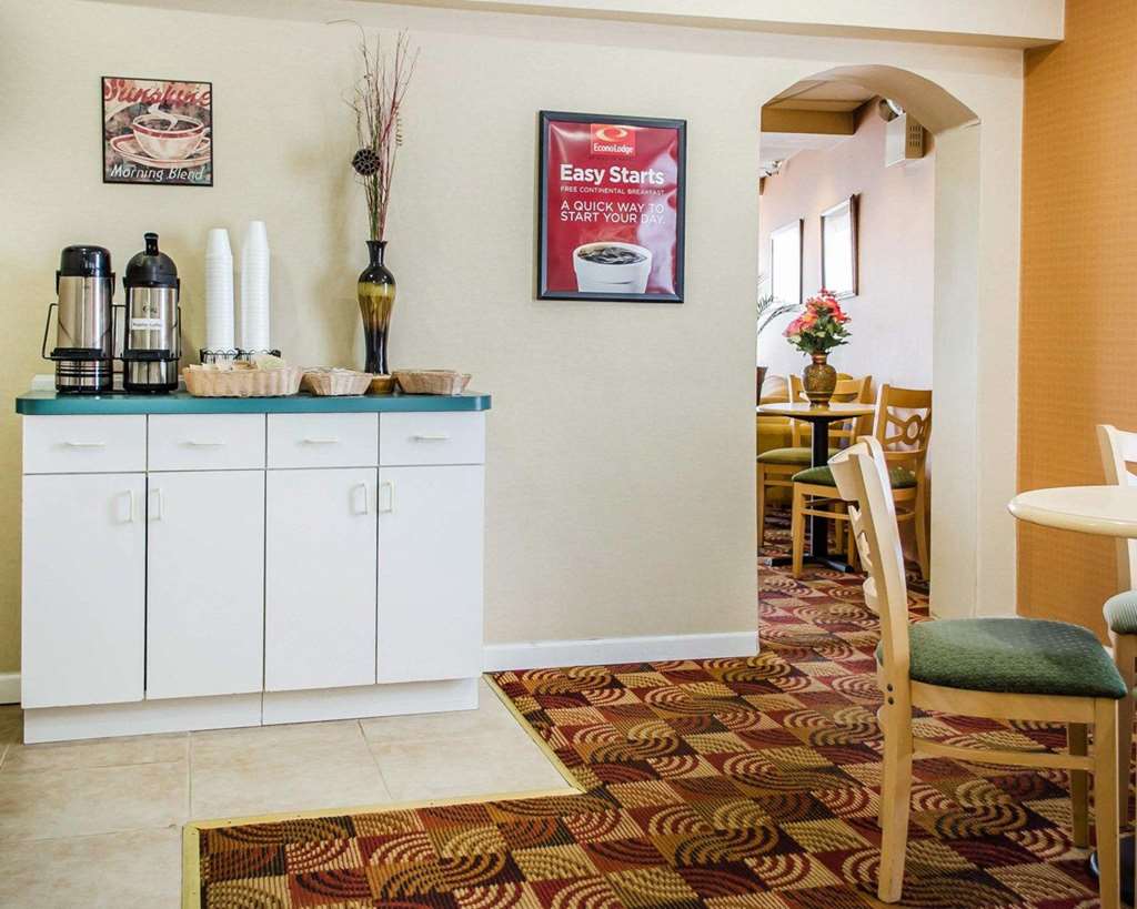 Econo Lodge Mechanicsburg Harrisburg West - photo 23