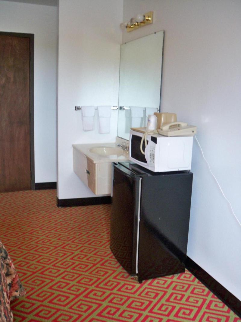 Knights Inn Wentzville MO - photo 20
