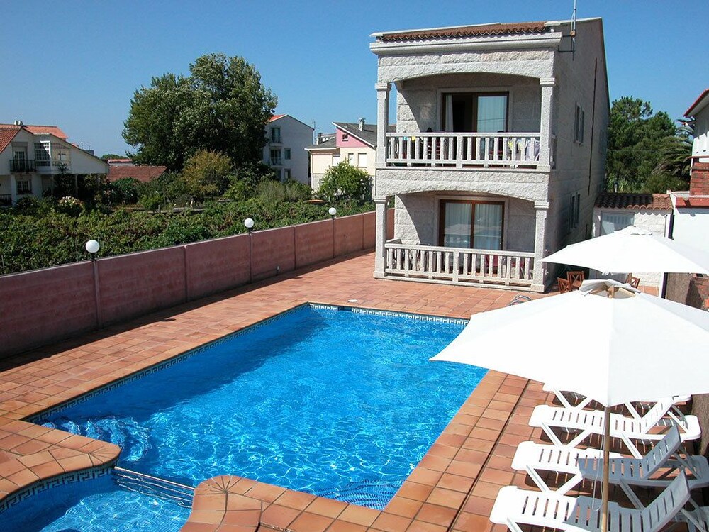 Apartamentos Coral Do Mar Iii — 4-Star Luxury Hotel in Sanxenxo, Spain