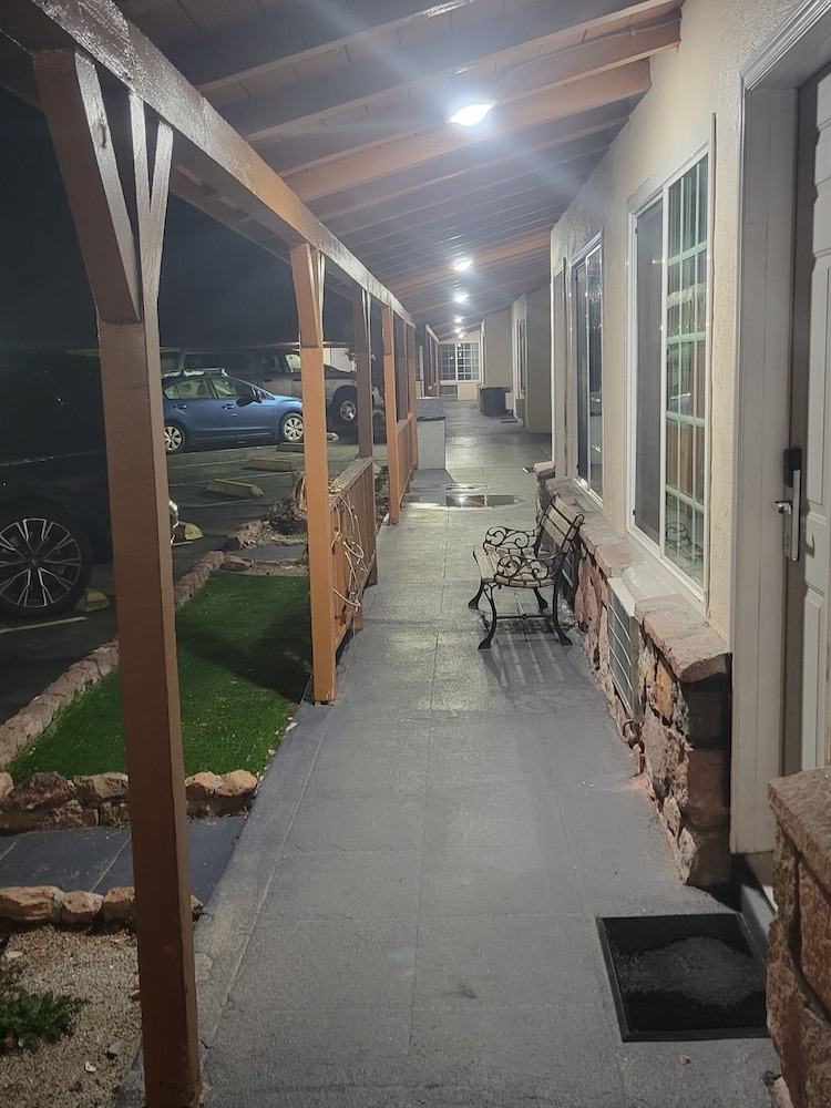 Townhouse Motel - photo 49