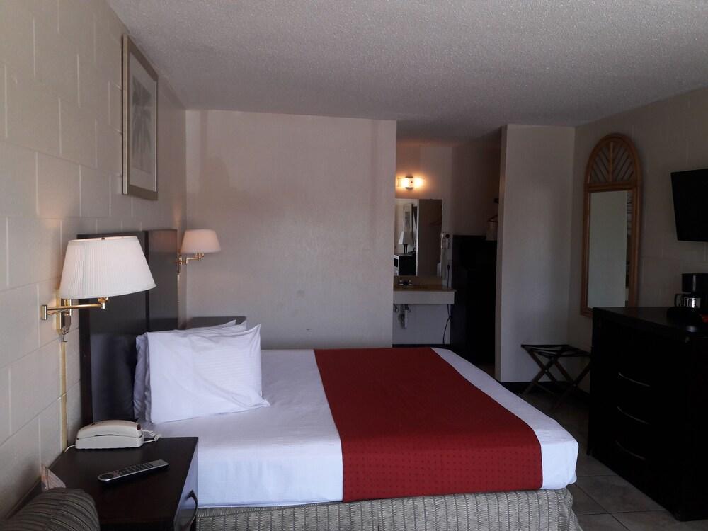 American Quality Lodge Panama City - photo 14