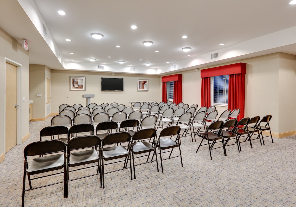 Holiday Inn Express & Suites San Antonio Brooks City Base by IHG - photo 32