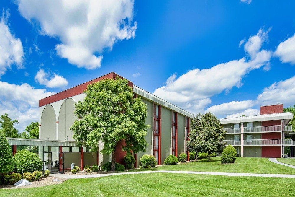 Days Inn & Suites by Wyndham Johnson City - photo 25