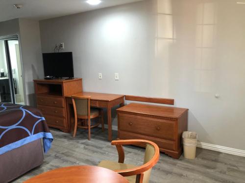 Diboll Inn & Suites - photo 8
