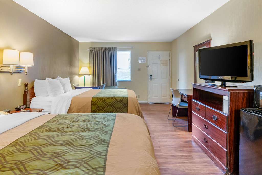 Econo Lodge Inn & Suites Southeast - photo 21