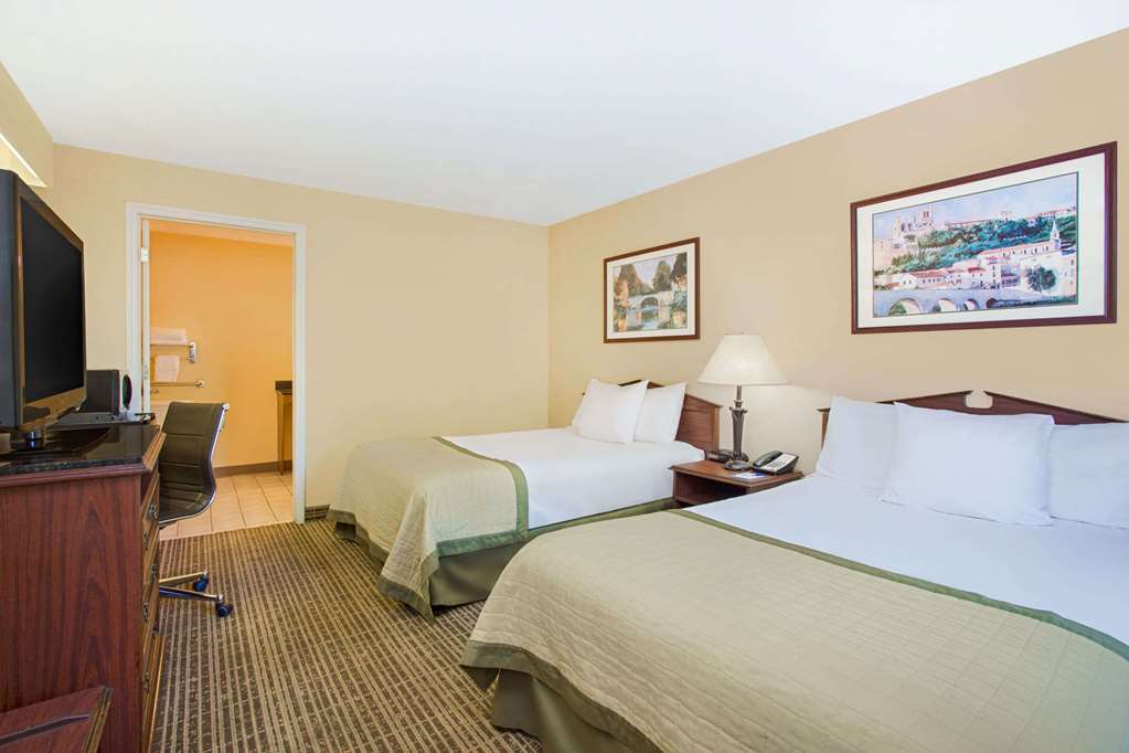 Baymont by Wyndham Forest City - photo 4