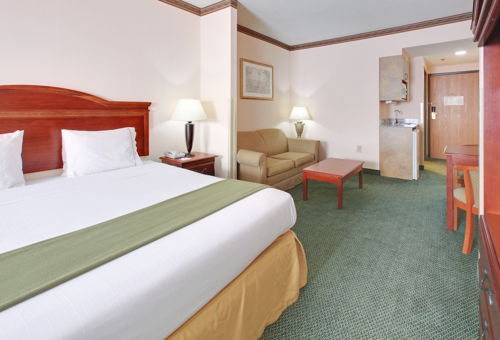 Holiday Inn Express Hotel & Suites Cleveland - photo 16