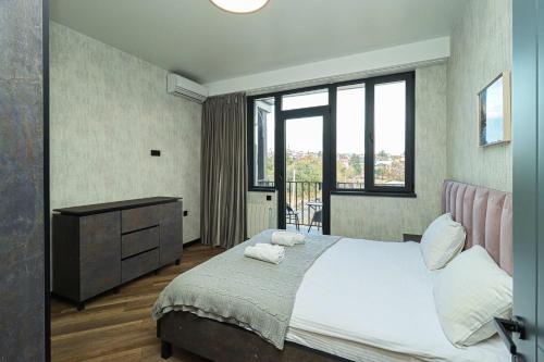 Luxurious 3BR Apartment W Stunning views