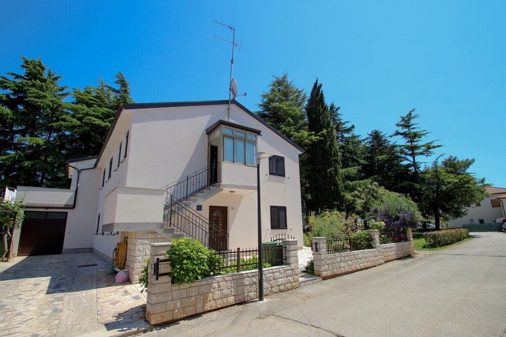 Elena - carbon neutral hotel in Novigrad