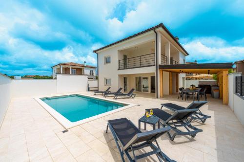Villa D&J — 4-Star Luxury Hotel in Vodnjan, Croatia