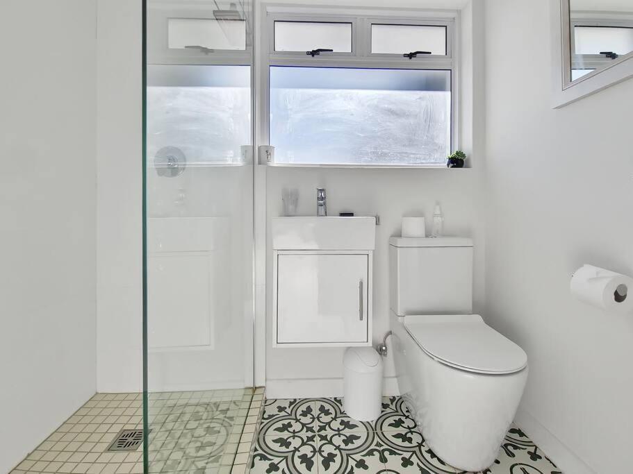 Secure Apt near Beaches Promenade Free Wi Fi