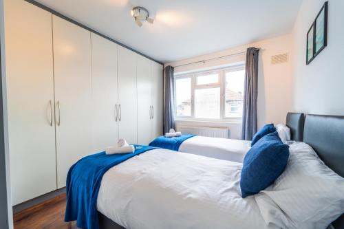 Modern Spacious 4 Bed Hayes Home with Free Parking — 4-Star Luxury Hotel in Hayes, United Kingdom